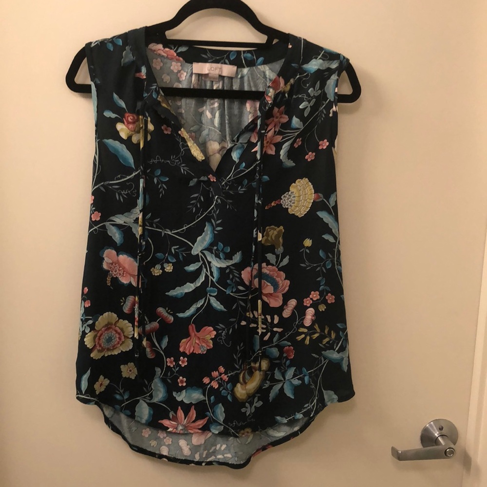 ✨HOST PICK✨ Loft green and floral v neck shell tank
